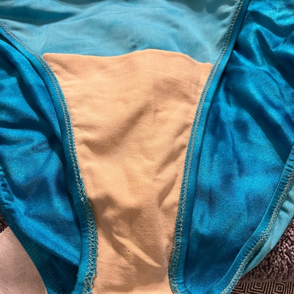 2 Piece Gottex Bathing Suit - Picture 12 of 14